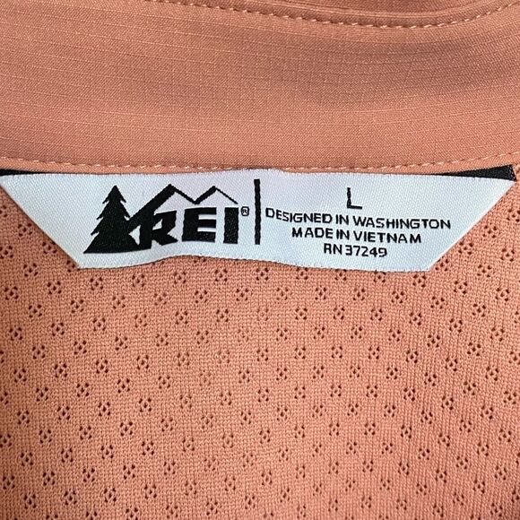 REI Saraha Travel Hiking Shirt with Multiple Zippered Pockets Salmon Size Large - Picture 6 of 10